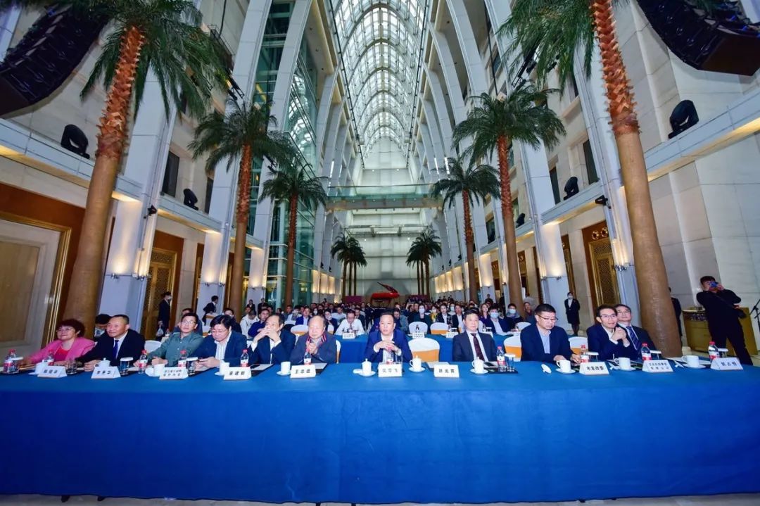 第二届世界会长大会圆满召开，南鸿装饰获5A品牌荣誉称号