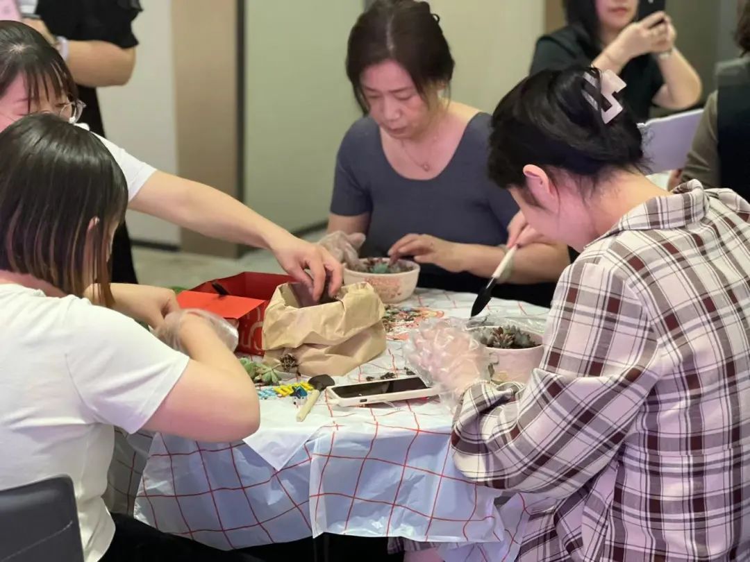 温情满溢，感恩母亲丨南鸿装饰开展母亲节特别活动